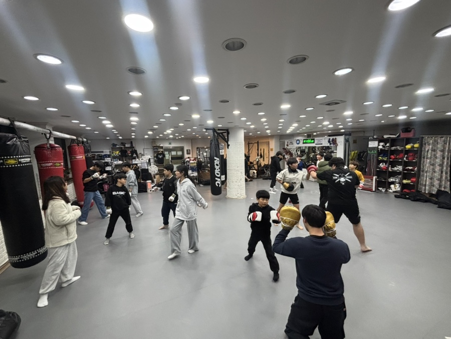 키즈 킥복싱 사진 자리